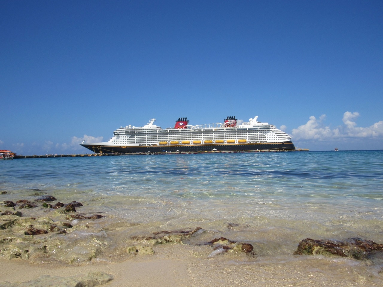 Crucero 'Disney Fantasy' arriba con más de mil turistas a Cozumel – Yucatán  a la mano