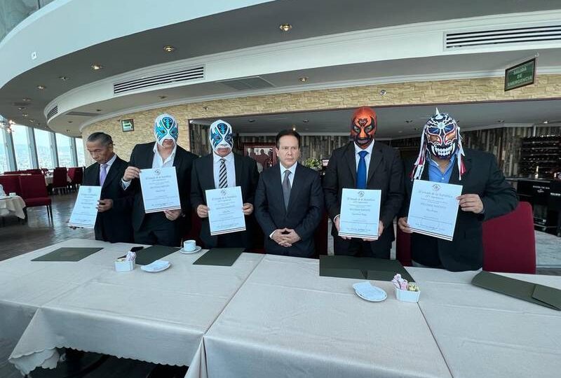 Buscan la creación de la Comisión Nacional de Lucha Libre – Yucatán a la  mano