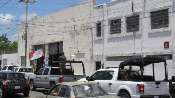 FGR y SSP realizan operativo en una tienda de ropa del Centro de Mérida –  Yucatán a la mano